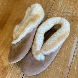 St. John’s Bay Women’s Sherling Suede Leather Fur Brown Slippers 10M